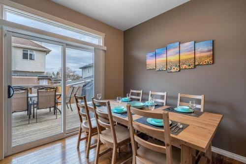 Prairie Oasis I Sleeps 16 l BBQ & Patio l Smart TV — Sylvan Lake — photo 2