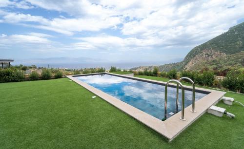 Xylokastro Panorama With Pool — Xylokastro