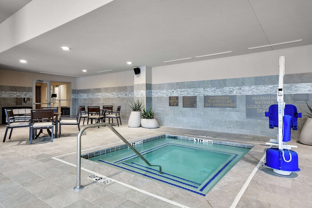 Embassy Suites by Hilton Jonesboro Red Wolf Convention Center - photo 34
