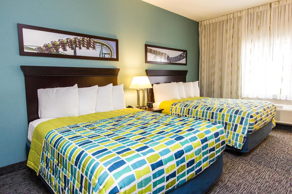 Cedar Point's Express Hotel - photo 2