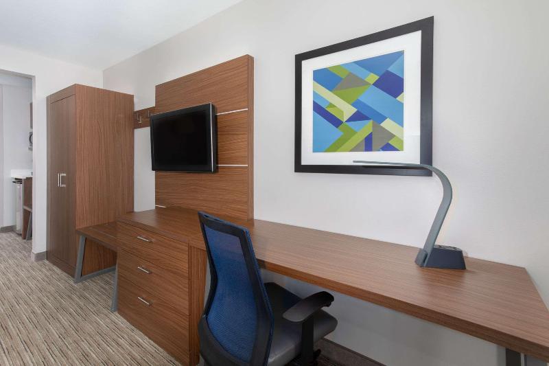 Sleep Inn & Suites Tempe ASU Campus - photo 36