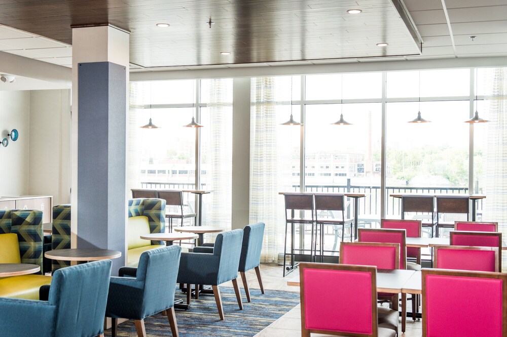 Holiday Inn Express & Suites Rock Falls by IHG - photo 13