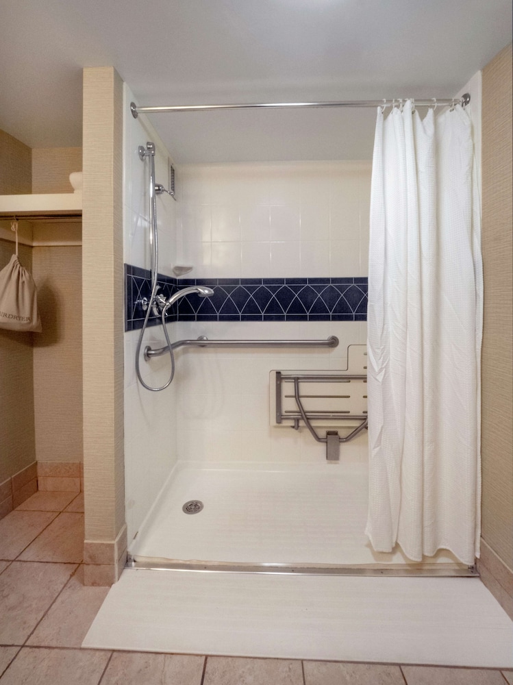 DoubleTree by Hilton Hotel Buffalo Amherst - photo 25