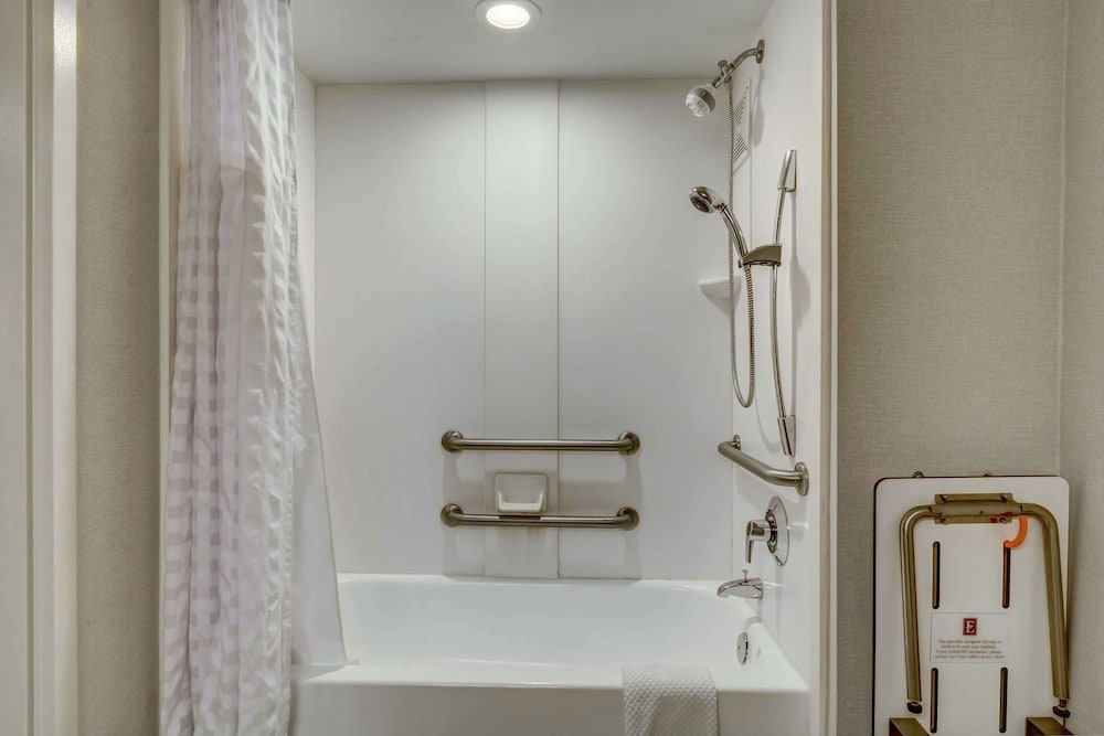 Embassy Suites by Hilton Cincinnati RiverCenter - photo 38