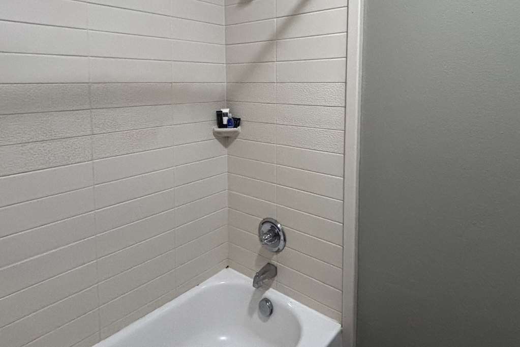 Rodeway Inn Dilley TX - photo 14