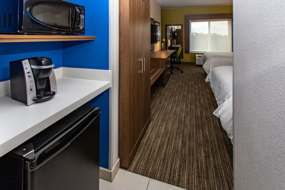Holiday Inn Express Hotel & Suites Roseville Galleria Area by IHG - photo 47