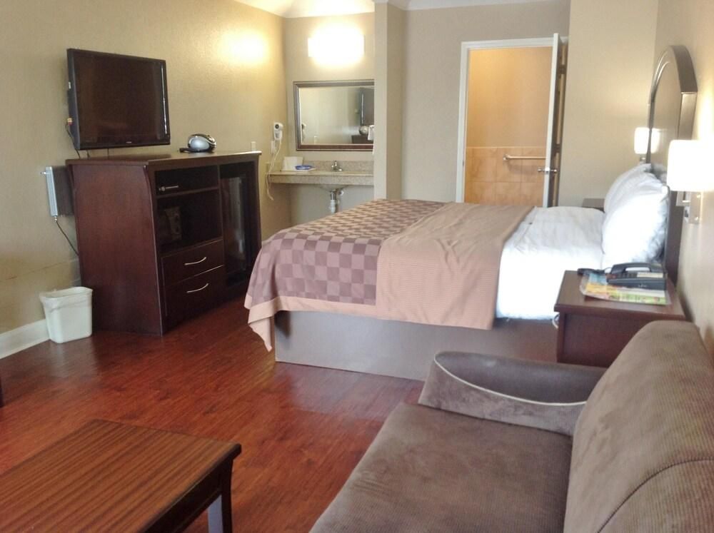 Americas Best Value Inn And Suites Houston Tomball Parkway - photo 10