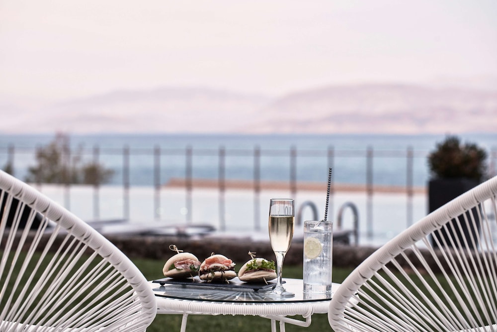 מזון ומשקאות