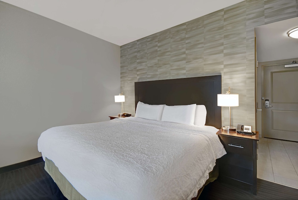 Hampton Inn & Suites Robbinsville - photo 14