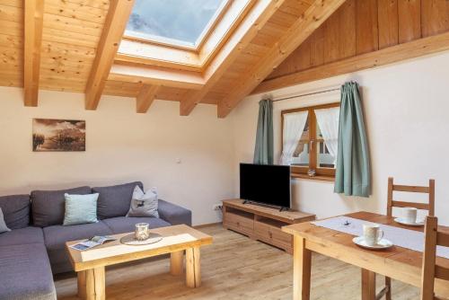 Apartment Ferienhaus Huber — 4-Star Luxury Hotel in Grainau, Germany