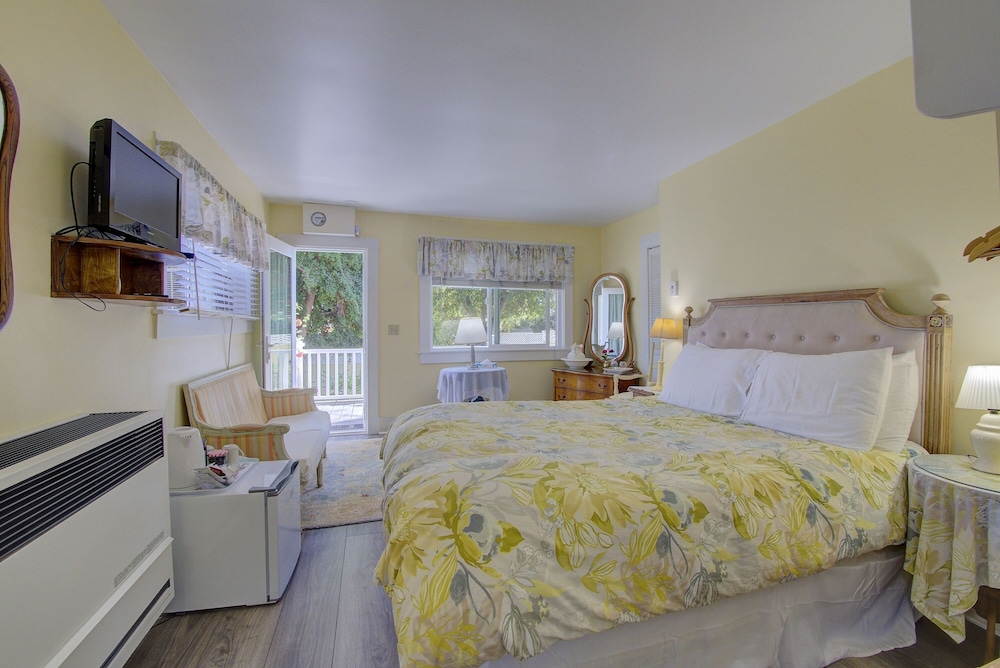 Secret Garden Inn and Cottages - photo 24