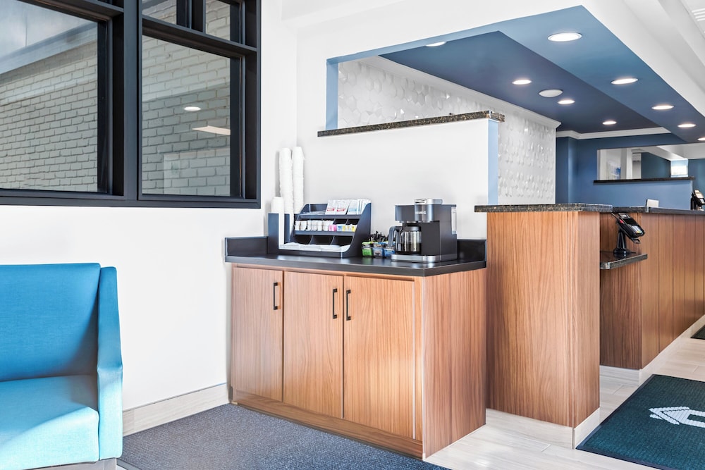 HomeTowne Studios by Red Roof & Conference Center Cortland - photo 31