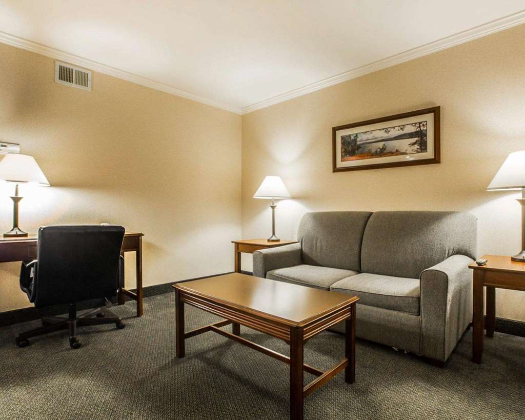 Clarion Inn & Suites at the Outlets of Lake George - photo 15