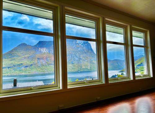 Spacious Waterfront Gem Panoramic View Terrace - last minute hotel in Unknown City