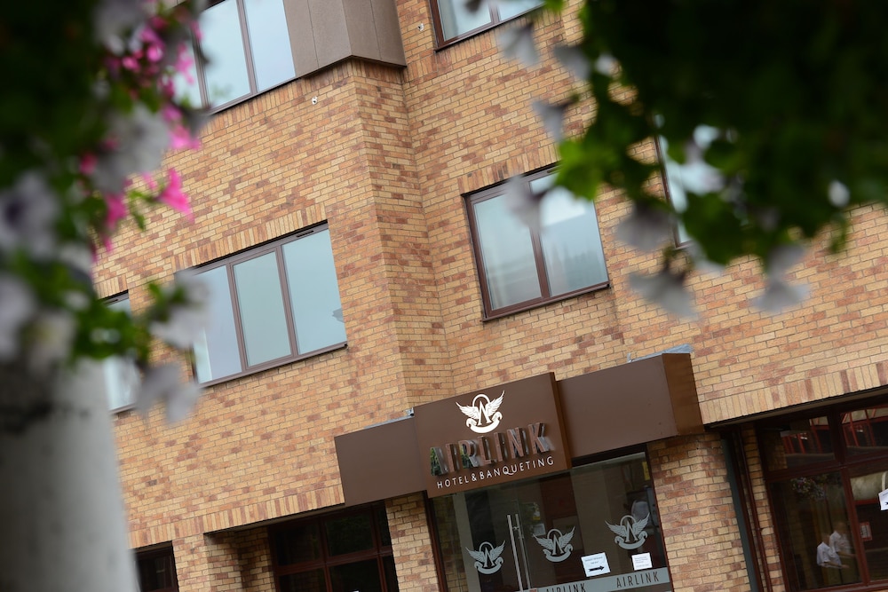 The Airlink Hotel London Heathrow — Hayes
