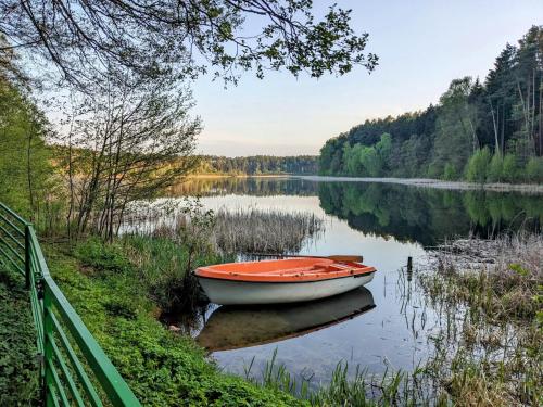 Domek na plaży jezioro Rybno — hotel in Lipinki