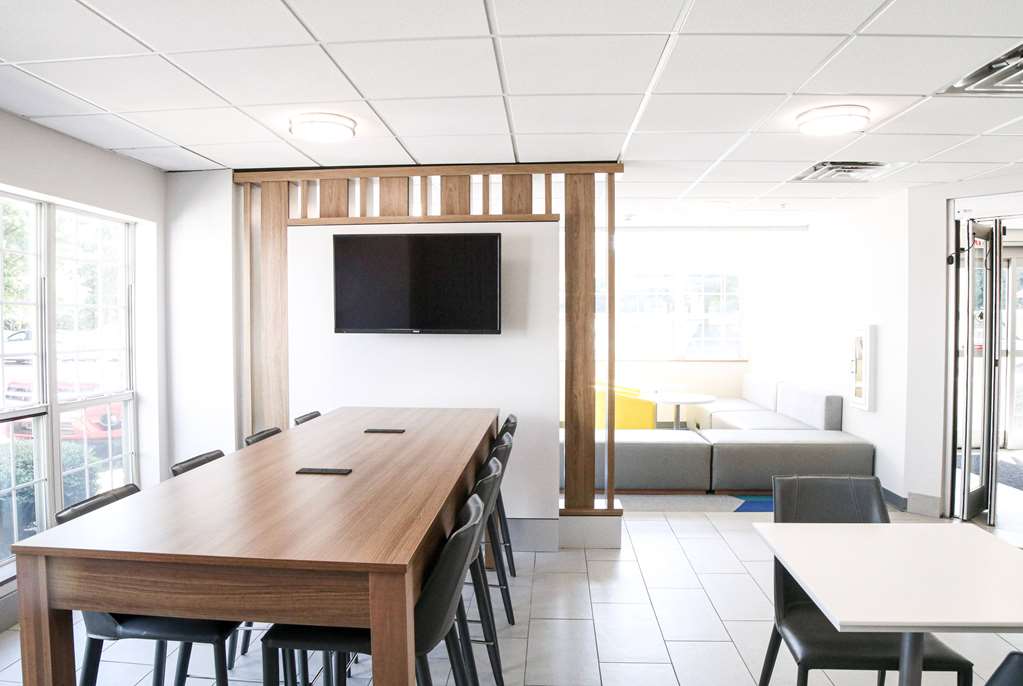 Microtel Inn & Suites by Wyndham Charlotte Northlake - photo 4