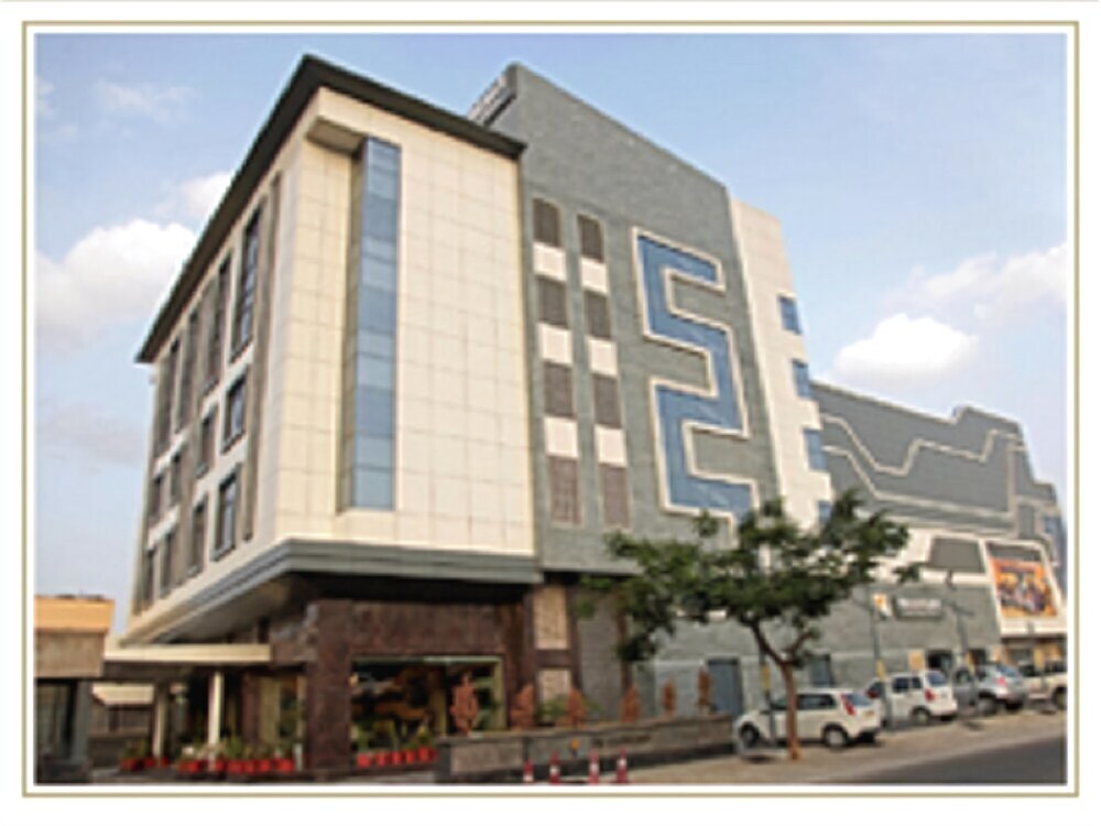Capital O 31030 Crystal Park Kishangarh — hotel in Kishangarh