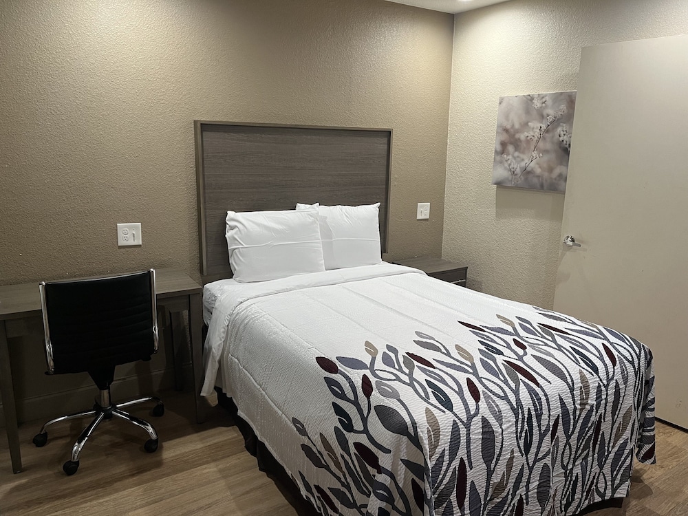 Red Roof Inn Haltom City - photo 7