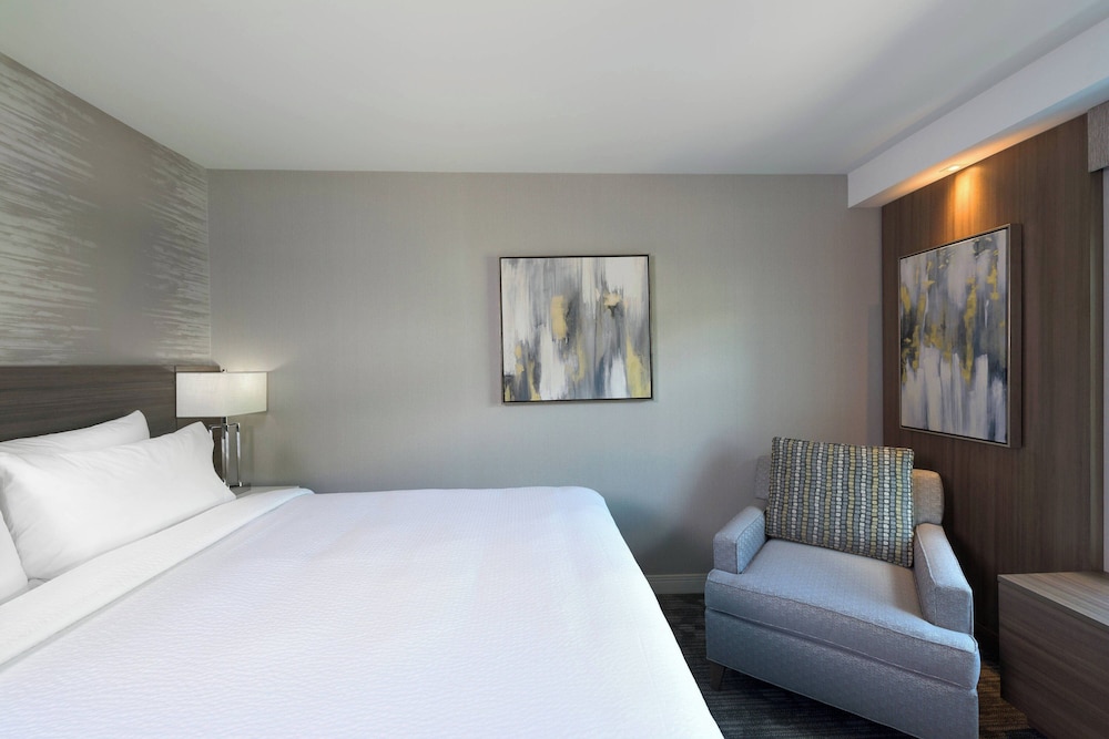 Courtyard by Marriott Edgewater NYC Area - photo 10