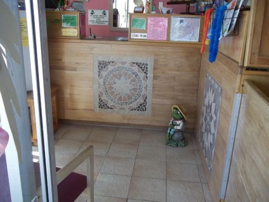 Royal Host Motel - photo 9