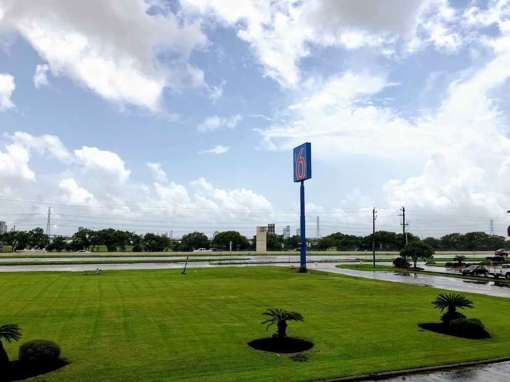Motel 6 Clute TX - photo 19