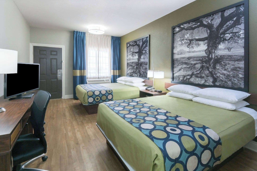 Super 8 by Wyndham San Antonio Near Fort Sam Houston - photo 7