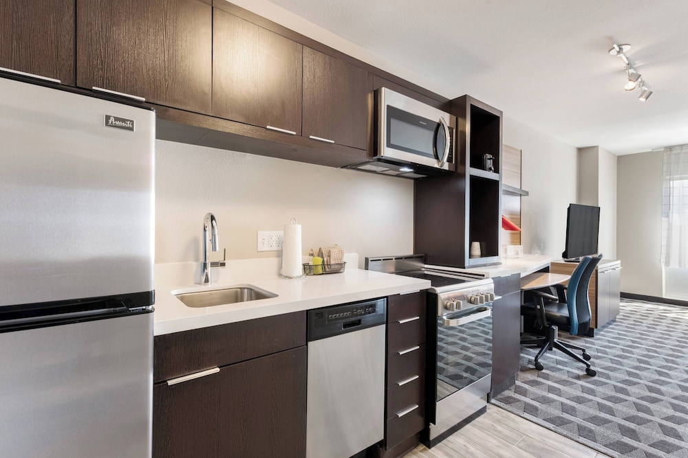 TownePlace Suites by Marriott Greensboro Coliseum Area - photo 12