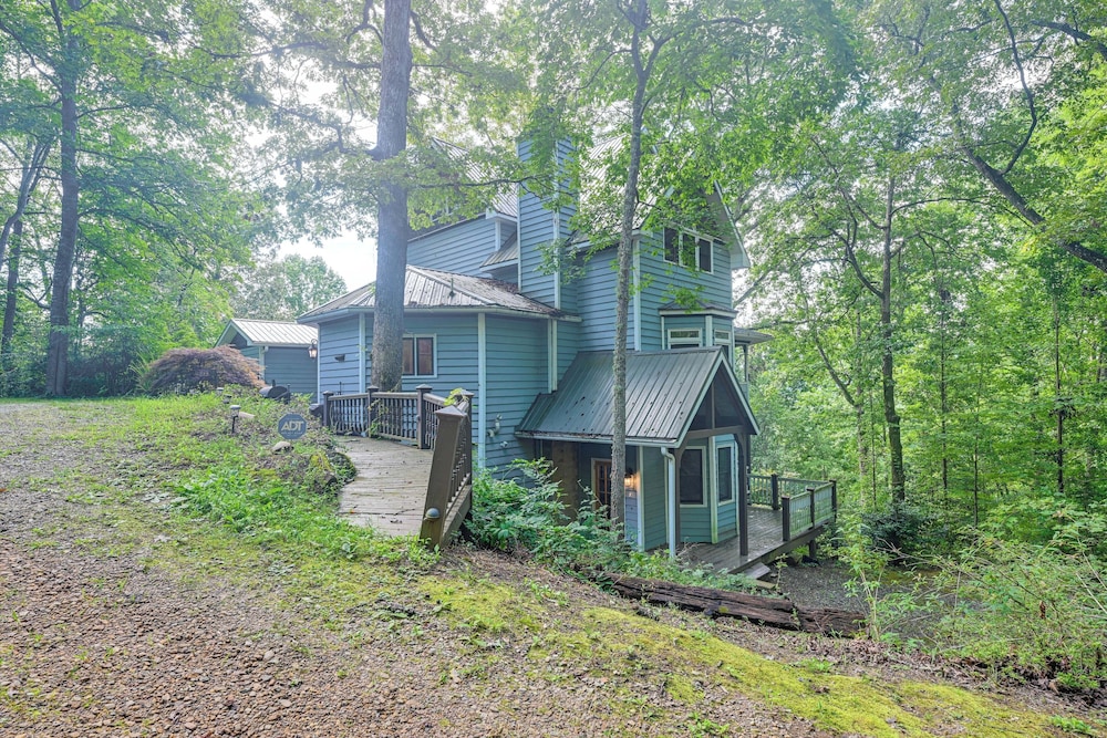 5 story Group Getaway w Game Room in Franklin in Franklin, United States