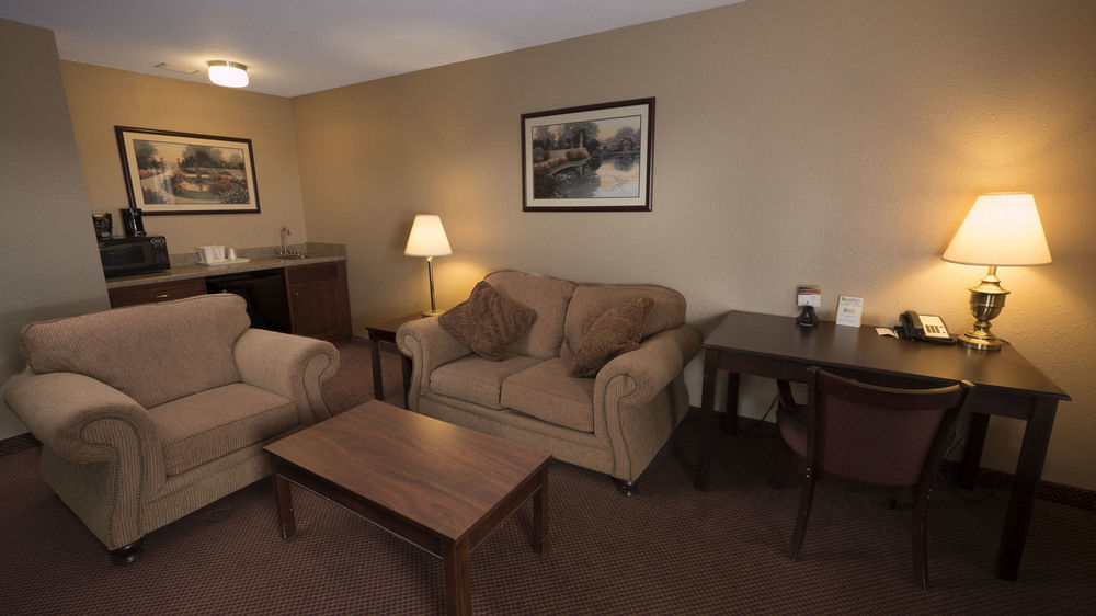 Moberly Inn and Suites - photo 4