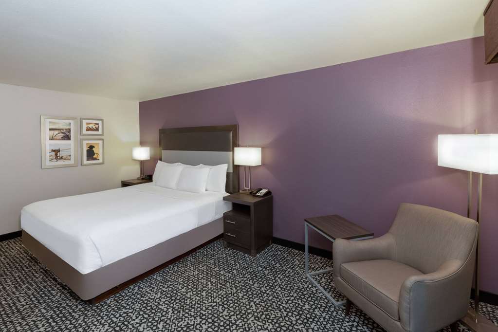 La Quinta Inn & Suites by Wyndham Rockwall - photo 20