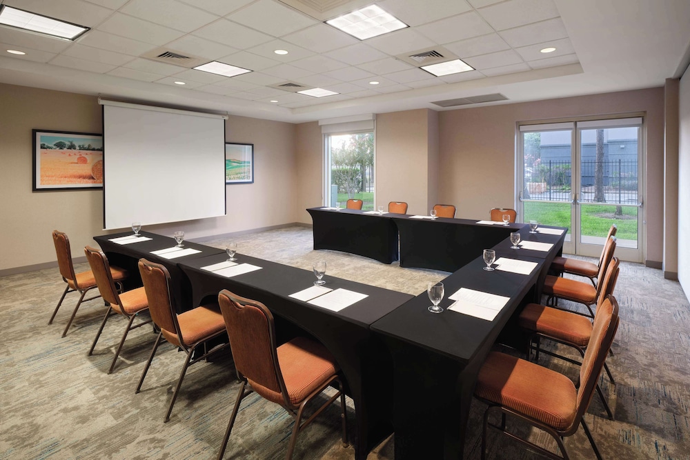 Hilton Garden Inn Houston Bush Intercontinental Airport - photo 26