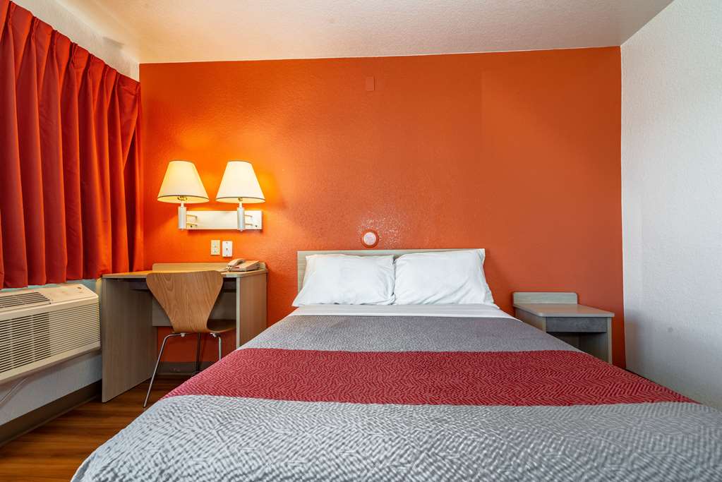 Motel 6 Palm Springs CA East Palm Canyon - photo 40