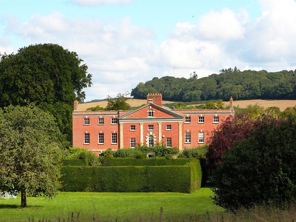 10 Castle Street — 5-Star Luxury Hotel in Wimborne Minster, United Kingdom