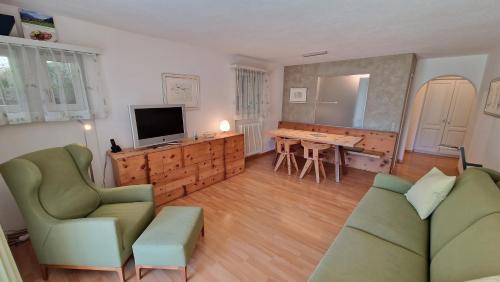 Chesa Bellaval Haus Leivra 2 Zimmerwohnung — 4-Star Luxury Hotel in Silvaplana, Switzerland