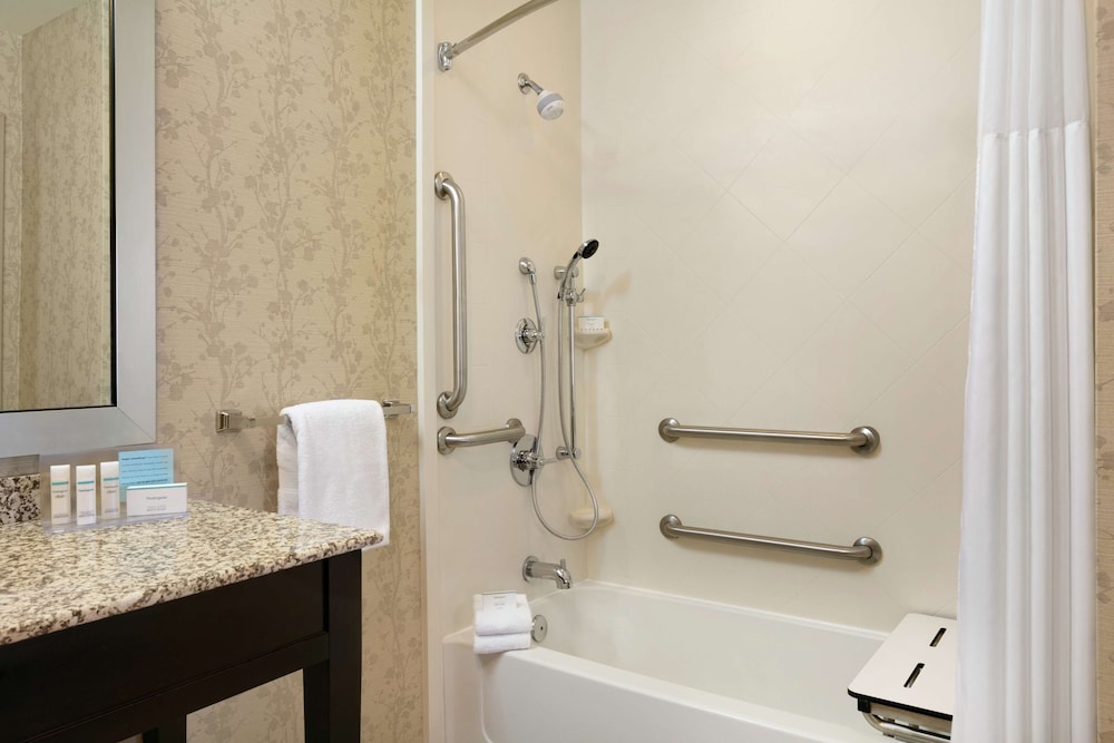 Hampton Inn & Suites Parkersburg Downtown - photo 21