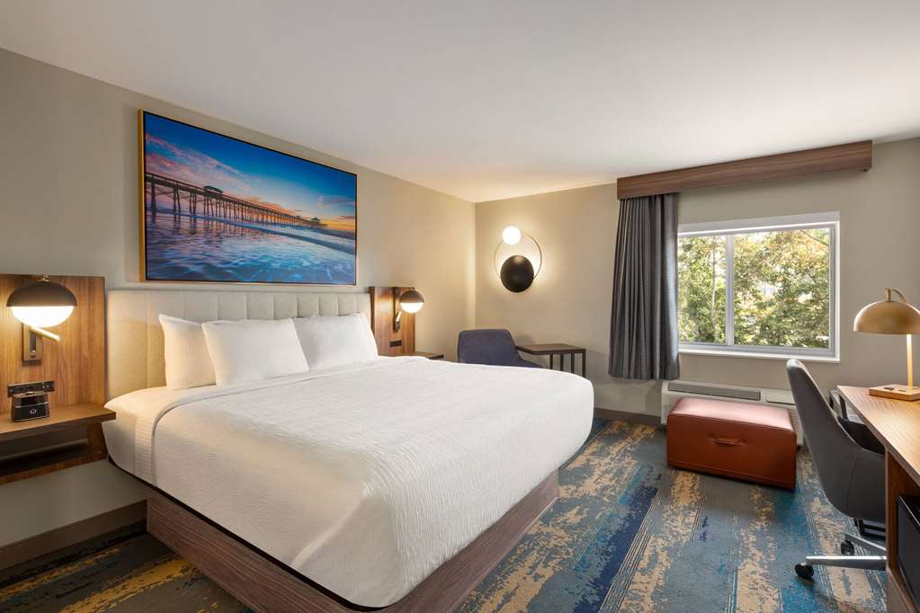 La Quinta Inn by Wyndham Columbia NE Fort Jackson - photo 26