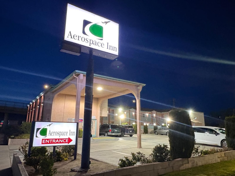 Aerospace Inn - photo 18