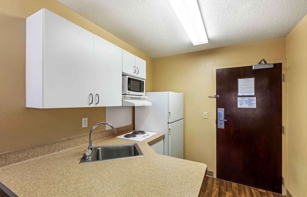 Extended Stay America Select Suites Milwaukee Waukesha - photo 31