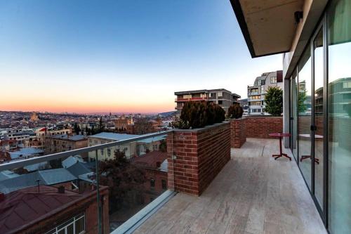 Stylish 2 BR 2 Balconies Apartment In Old Tbilisi