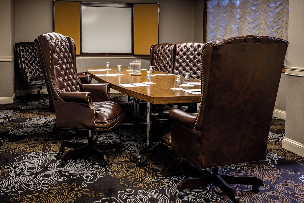 The Colonial Hotel - photo 21