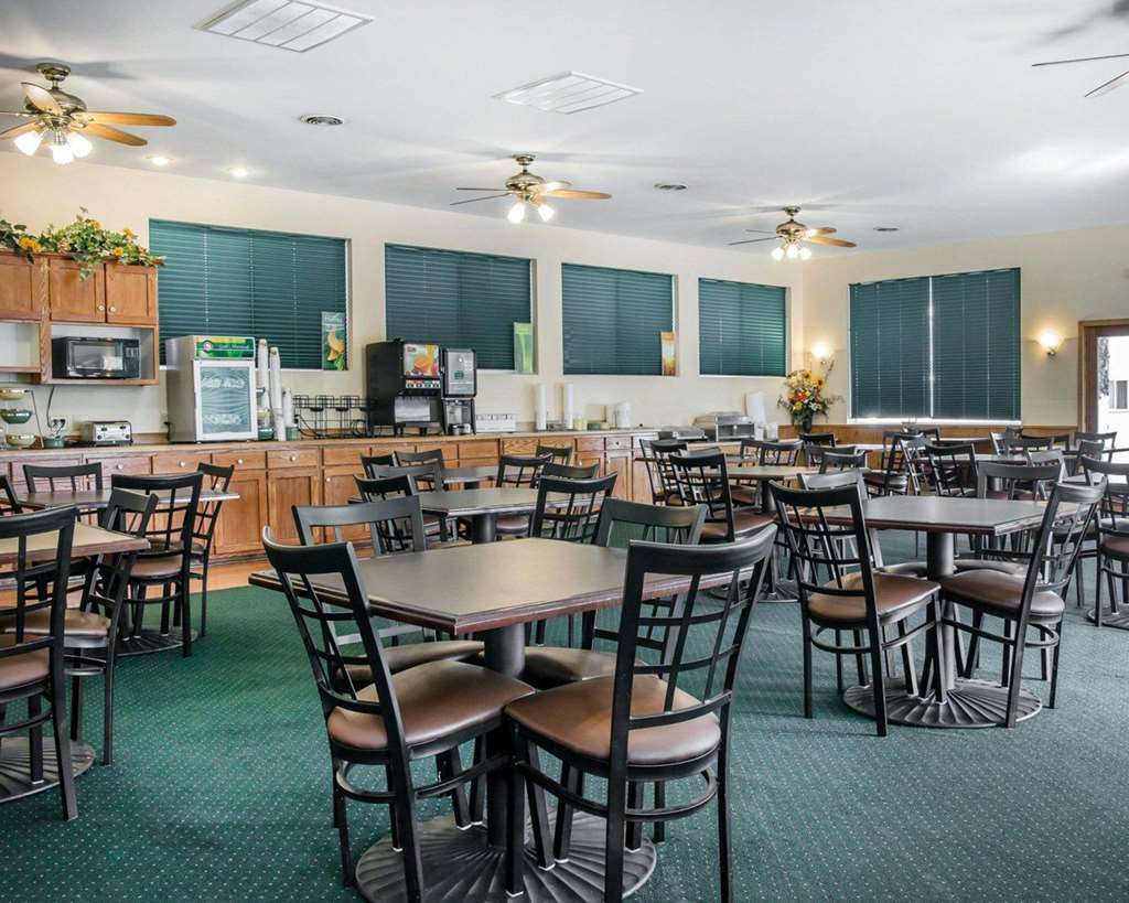 Quality Inn & Suites Mackinaw City Beachfront - photo 29