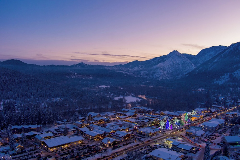 Icicle Village Resort — Leavenworth