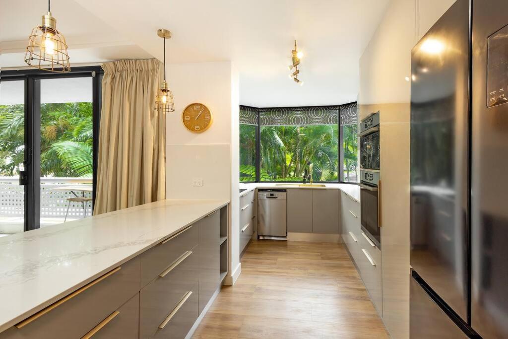Cairns 1 BR Stylish Getaway Apartment Esplanade — 4-Star Luxury Hotel in Cairns North, Australia