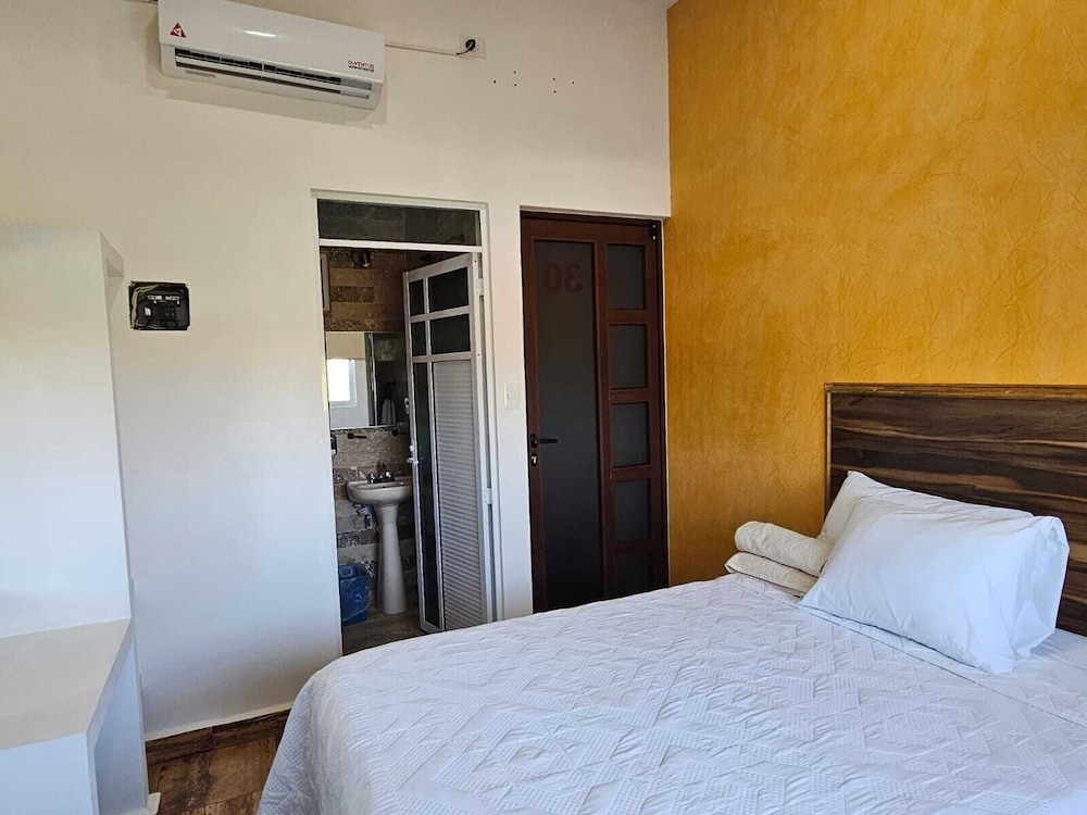 Hotel Familiar Abejac — Brisas De Zicatela — photo 5