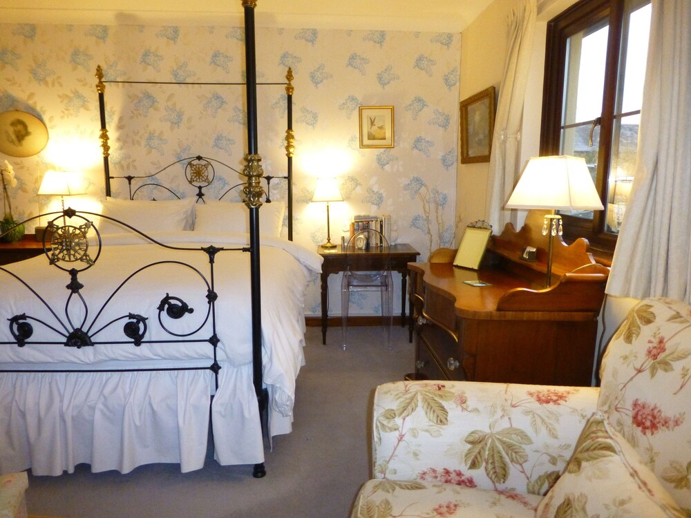 Coedllys Country House B&B — 5-Star Luxury Hotel in Carmarthen, United Kingdom