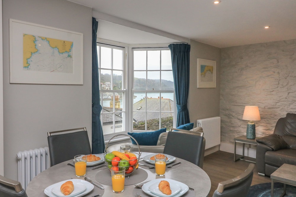 Queens View — 4-Star Luxury Hotel in Dartmouth, United Kingdom
