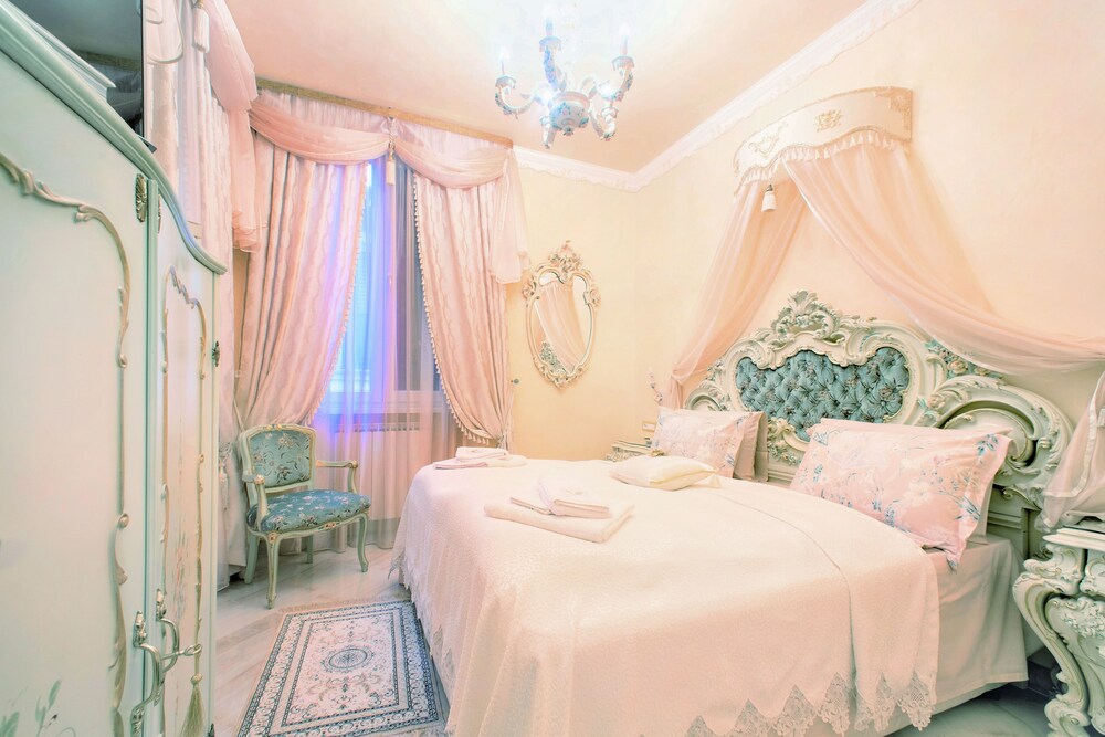 Fiore d'arancio Luxury City Center Apartment — 4-Star Luxury Hotel in Verona, Italy