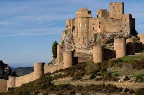 Apartamentos Turísticos Mallos de Huesca — 4-Star Luxury Hotel in Ayerbe, Spain