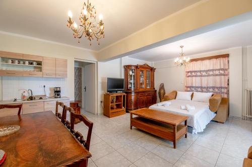 Evie's cozy apartment — 4-Star Luxury Hotel in Athens, Greece